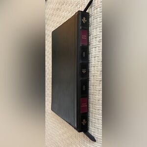 MacBook Pro 13” laptop case, it zips all the way around and looks like a book!